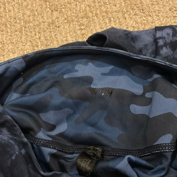 With reversible tie dye leggings - Picture 2 of 4